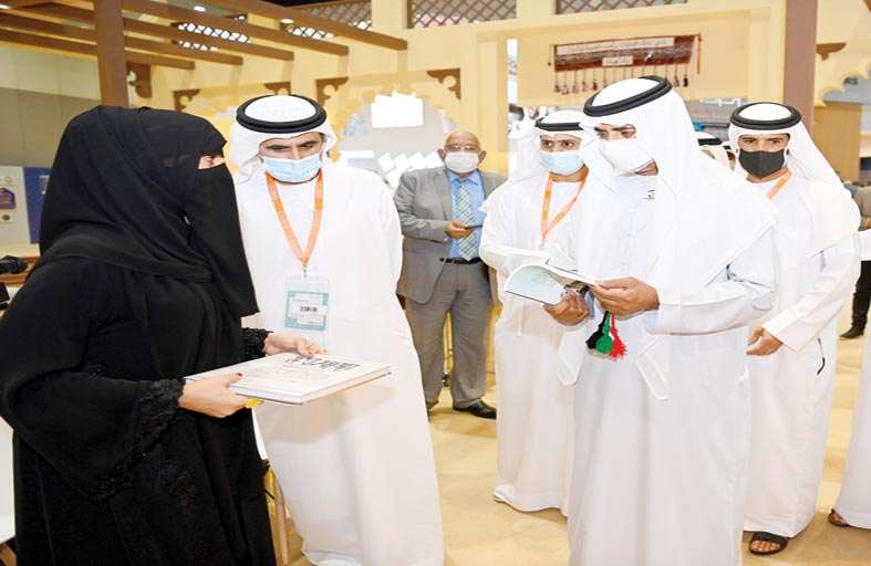 مشاركة ناجحة لنادي تراث الإمارات في معرض أبوظبي للكتاب