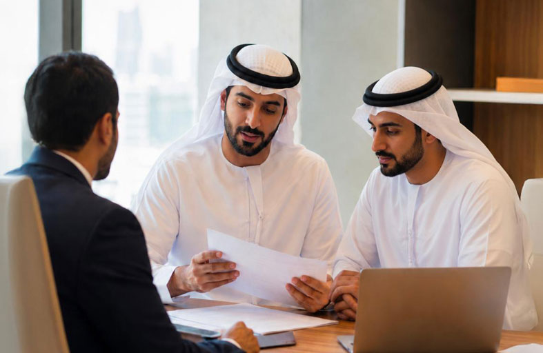 أبوظبي للتسجيل :إعفاء 7823 منشأة من غرامات تأخر تجديد الرخص