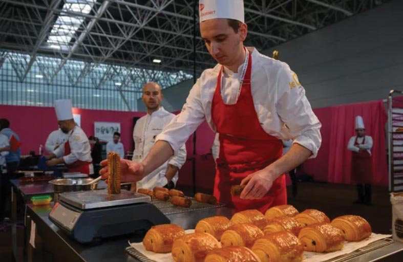 فرنسي بطل العالم في تصنيع الخبز بالشوكولا 