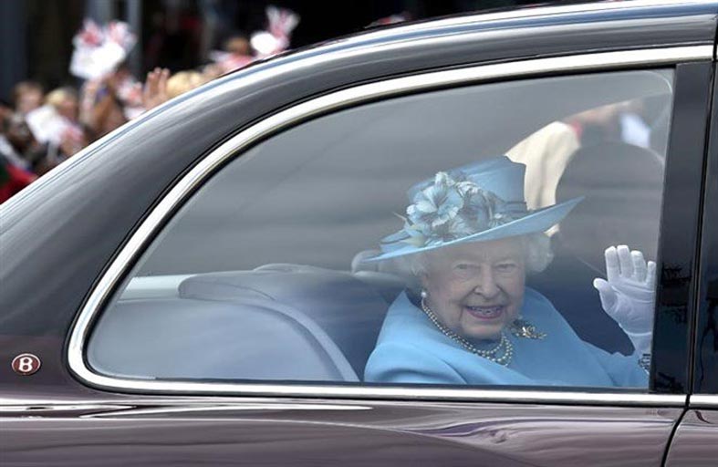 كورونا يجبر ملكة بريطانيا على مغادرة قصرها