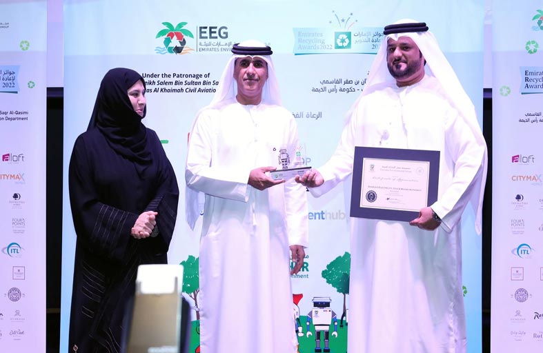 «كهرباء الشارقة» تفوز بالمركز الأول في جائزة الإمارات لإعادة تدوير أحبار الطابعات