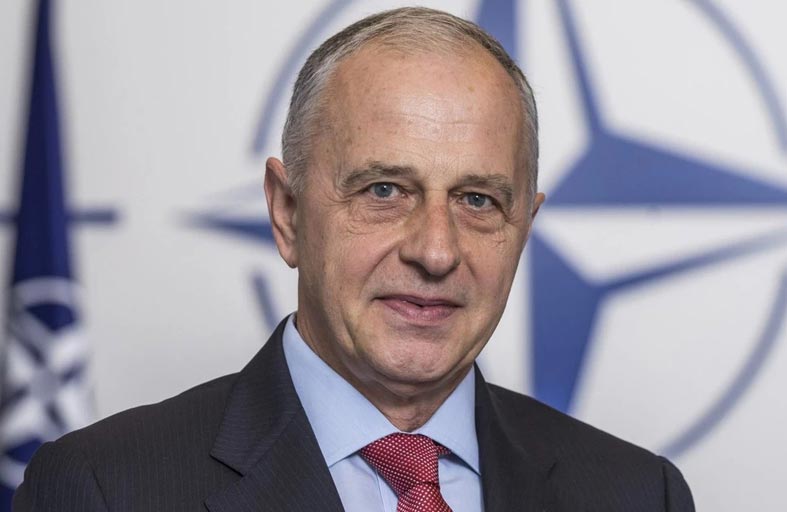 «الناتو» يشدد على أحقيته الانتشار في أوروبا الشرقية 