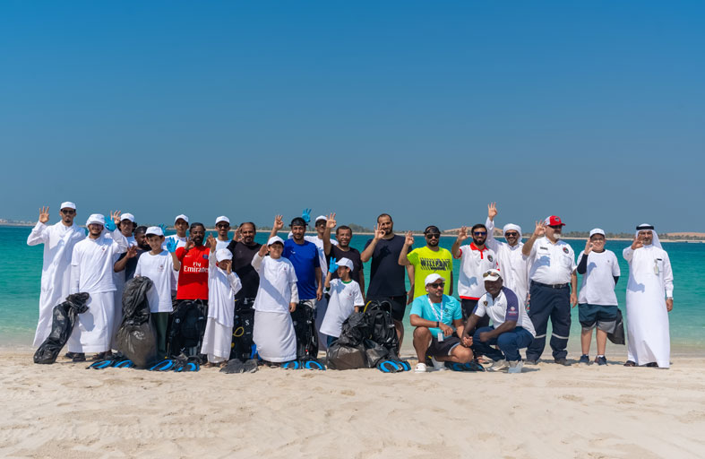 بلدية مدينة أبوظبي تنظم حملة توعوية لزوار شاطئي كورنيش أبوظبي والبطين العام