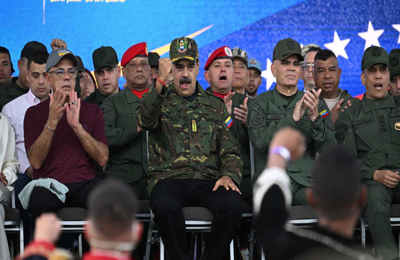 «إغلاق الشرايين الحيوية».. خطة ترامب لإسقاط نظام مادورو