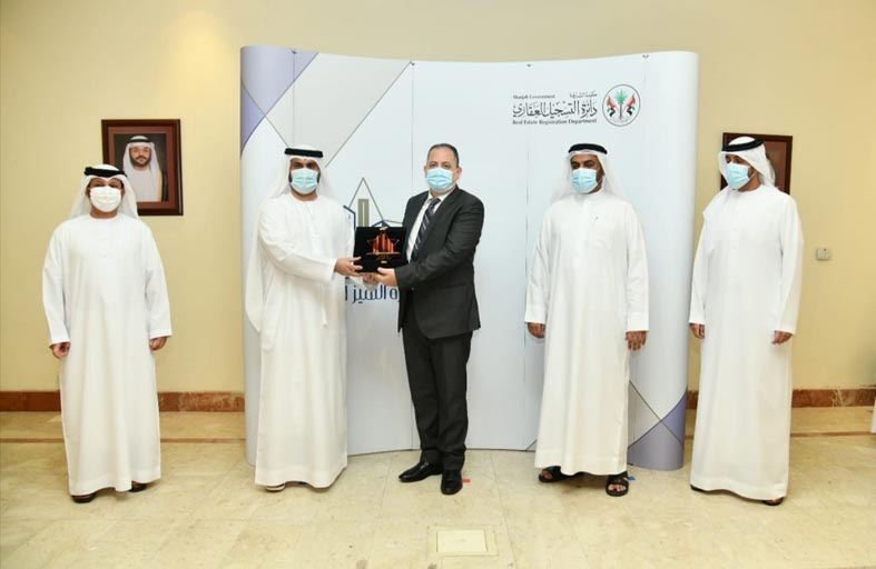دائرة التسجيل العقاري بالشارقة تحتفل بالفائزين بجائزة التميز العقاري