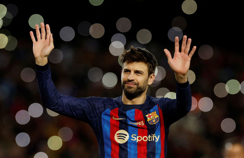  بيكيه مودعا برشلونة.. «ولدت هنا وسأموت هنا» 