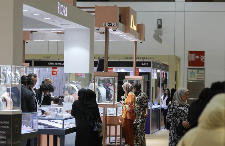 عارضون: جواهر الإمارات منصة مهمة لدعم وتعزيز صناعة الذهب المحلية 