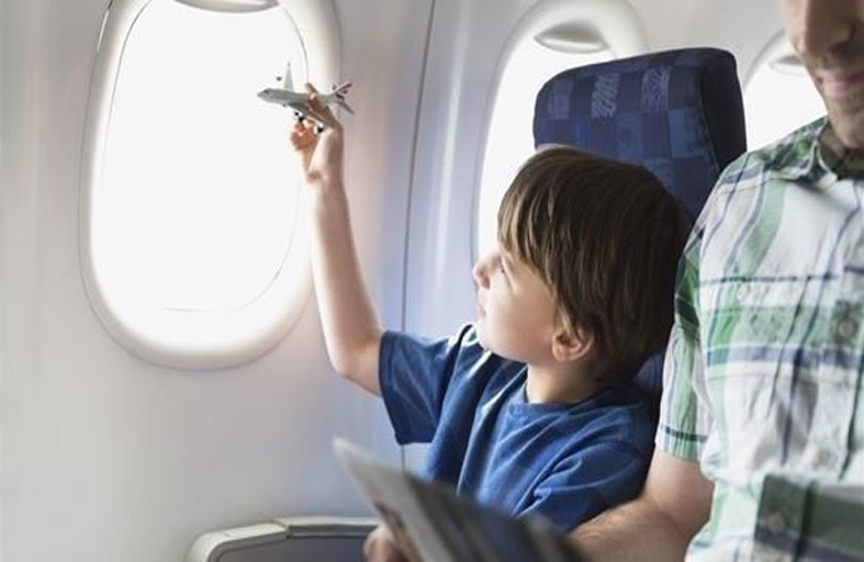 كيف تحمي طفلك من ارتفاع ضغط الهواء في الطائرة؟