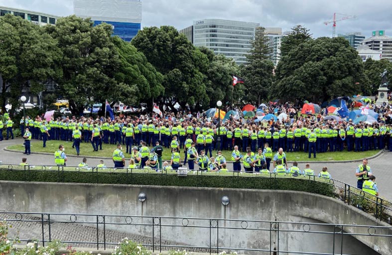  الشرطة الأسترالية تمهل المحتجين لمغادرة العاصمة 