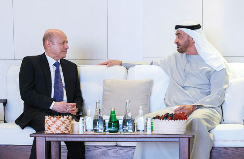 رئيس الدولة يبحث مع رئيس مجلس القيادة الرئاسي اليمني العلاقات الثنائية وتعزيز وحدة اليمن واستقراره 