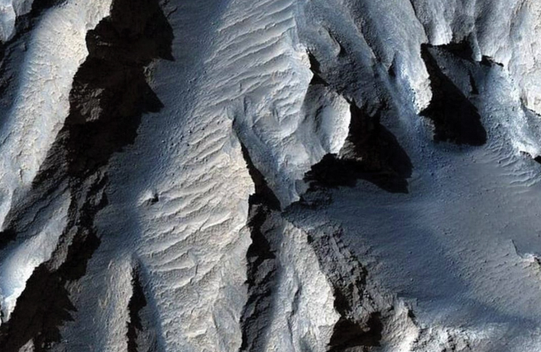 وادي مارينر.. أكبر أخدود في المجموعة الشمسية