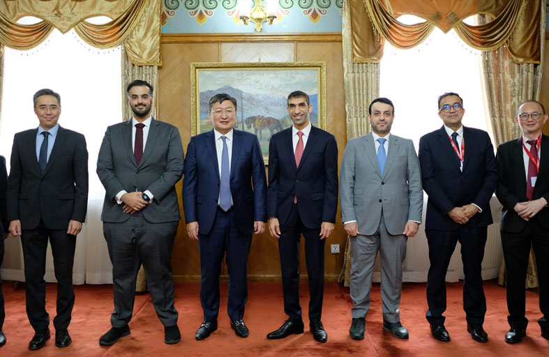 الإمارات ومنغوليا تبحثان الارتقاء بالعلاقات التجارية والاستثمارية