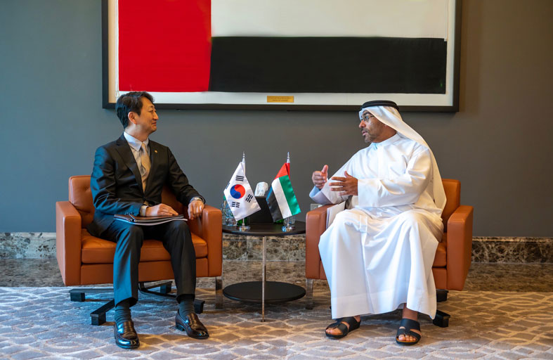 الصايغ يبحث التعاون الاقتصادي الثنائي مع وزير التجارة الكوري