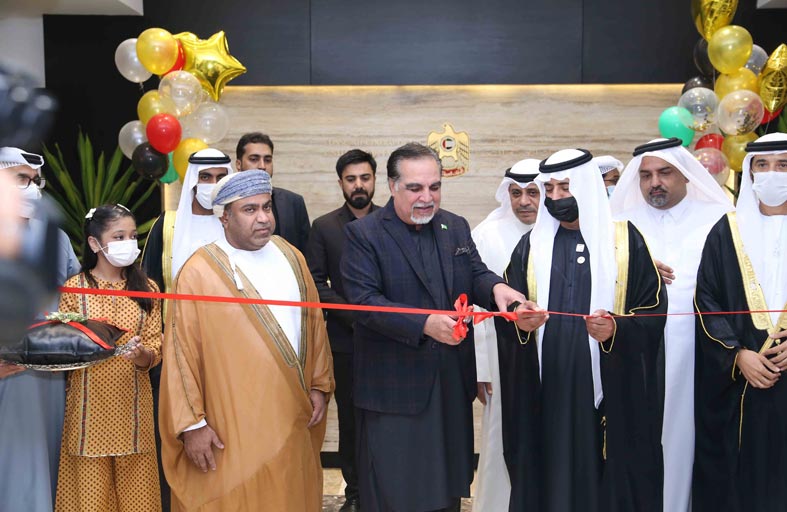 نهيان بن مبارك يفتتح مركز التأشيرات في كراتشي