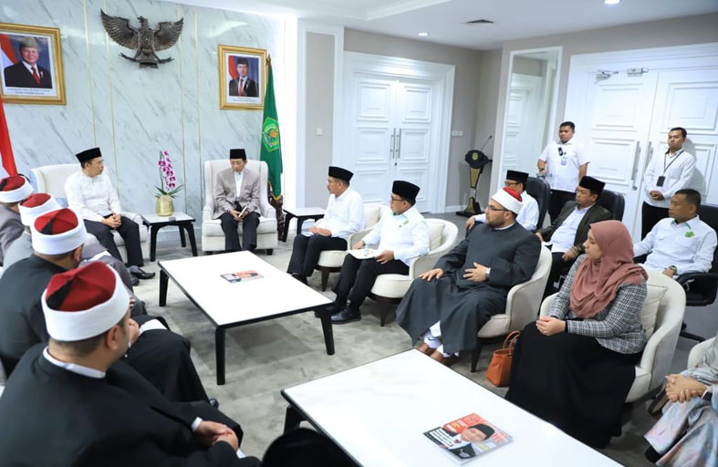 وزير إندونيسي يثمن جهود «حكماء المسلمين» في نشر قيم التسامح والتعايش