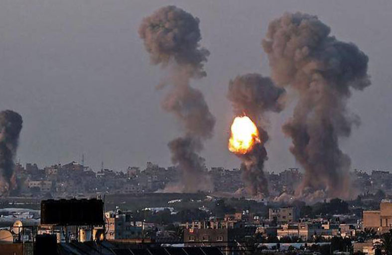 غارات إسرائيلية على غزة بعد إطلاق صاروخ 