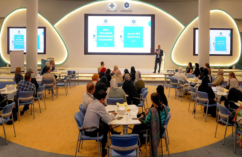 8 جلسات حوارية واجتماعات تدريبية في أسبوع التطوير المهني