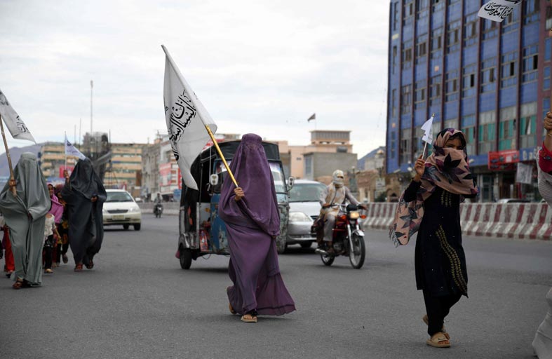 عام على وصول طالبان إلى السلطة.. الأفغانيات يتحدثن عما وقع
