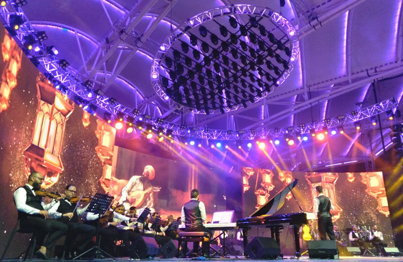 ما زالت القرية العالمية تواصل النفحات الرمضانية لضيوفها