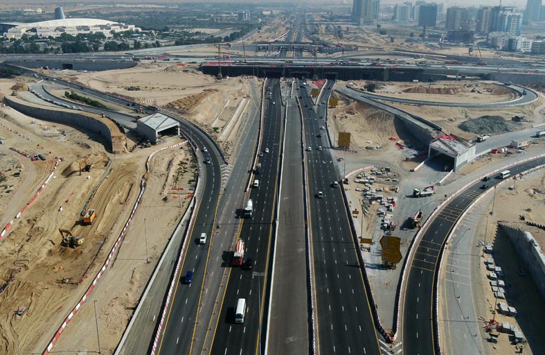طرق دبي تنجز 60% من مشروع تطوير طريق دبي- العين