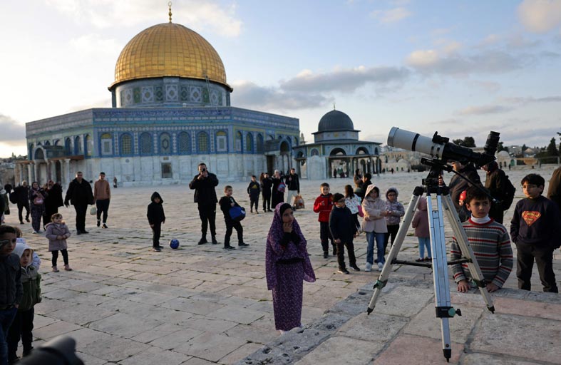 الفلسطينيون يستقبلون رمضان في أجواء كئيبة وسط الحرب 