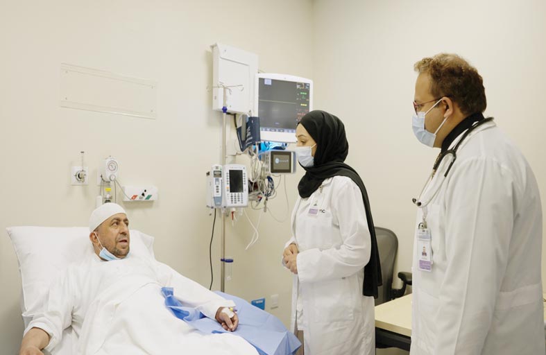 وحدة فصادة الدم الجديدة في مدينة الشيخ شخبوط الطبية ترحب بأول مرضاها