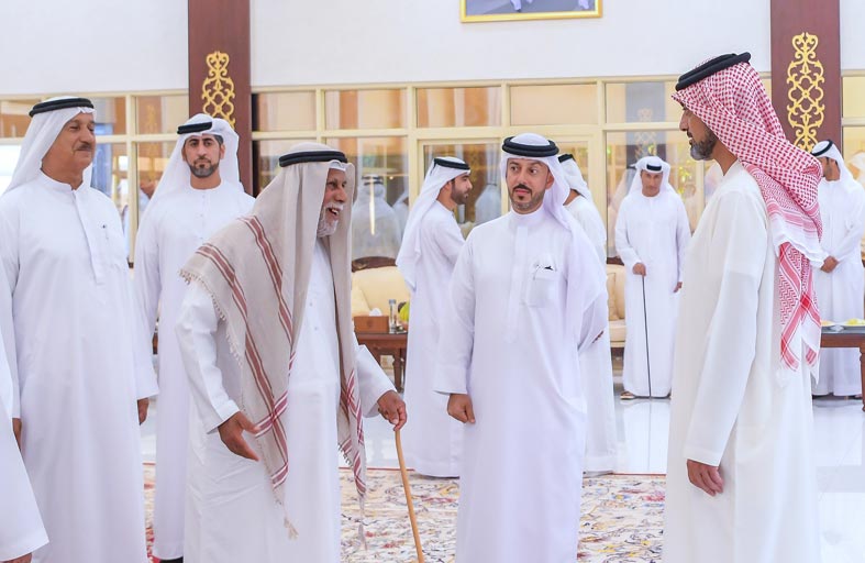 ولي عهد عجمان يستقبل المواطنين في مدينة مصفوت