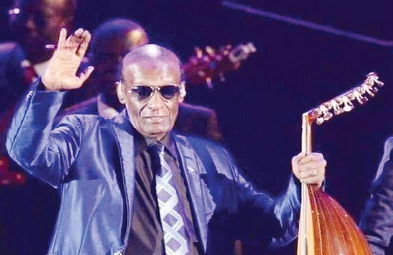 غنى 60 عاما للحب والحرية.. السودان يودع محمد الأمين