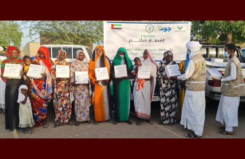 خيرية الشارقة توزع الطرود الغذائية على الأسر المتعففة في السودان وبوركينافاسو