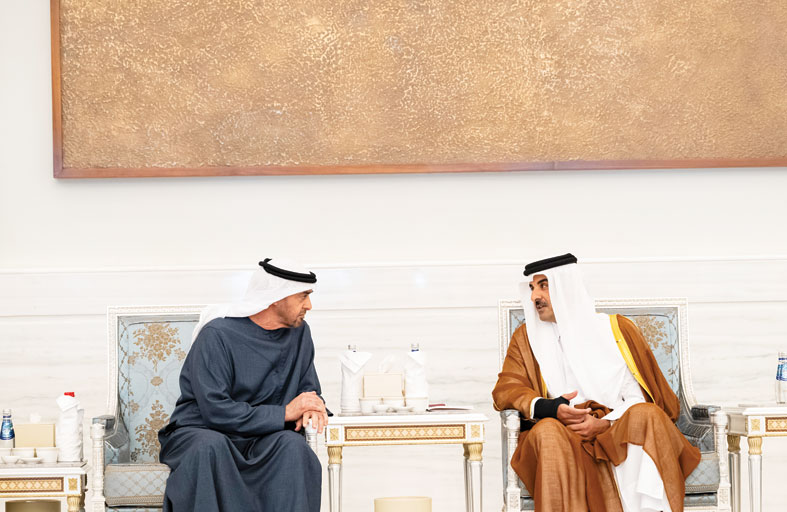 رئيس الدولة يقدم التعازي إلى أمير قطر بوفاة الشيخ حمد بن خليفة آل ثاني 