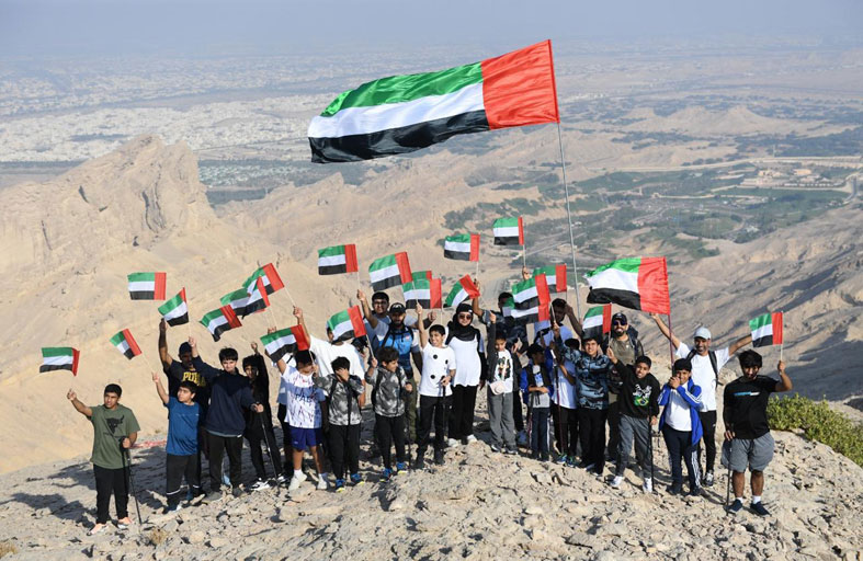 شرطة أبوظبي تنظم مغامرات صحراوية وجبلية ضمن «عام المجتمع»