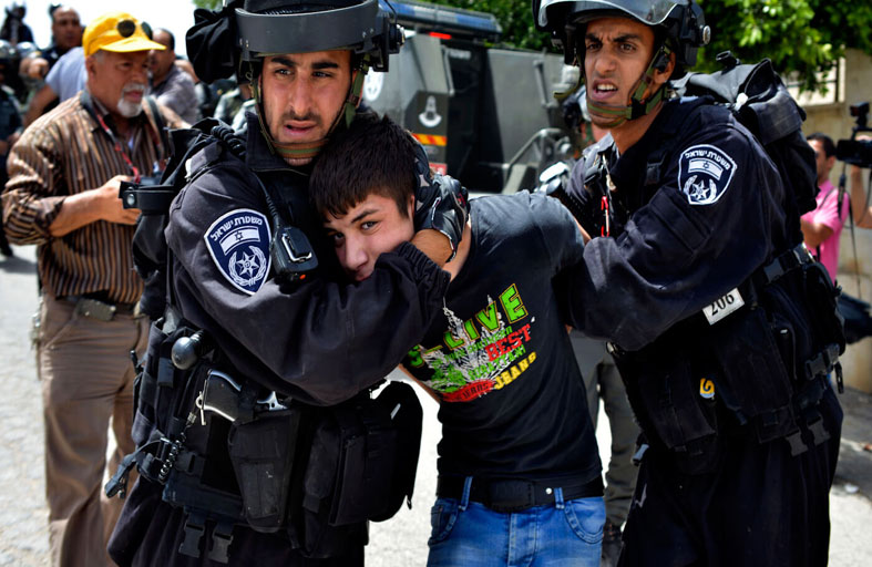 الاحتلال يعتقل 429 فلسطينيا بينهم 32 طفلا في يوليو