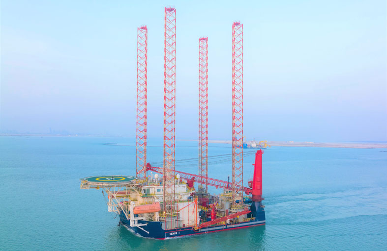 أدنوك للإمداد والخدمات تستلم 8 منصات إسناد بحرية ليرتفع حجم أسطول منصاتها بنسبة 25 %