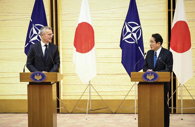 اليابان والناتو يتعهدان ردا  حازما على تهديدات الصين وروسيا 
