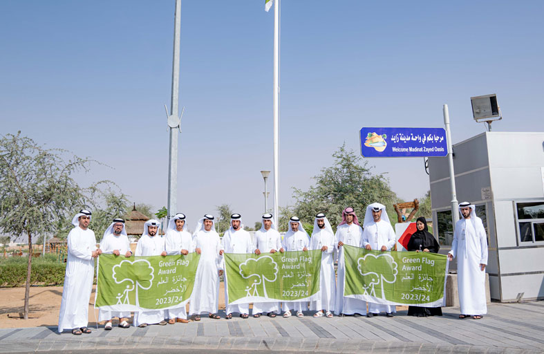 بلدية منطقة الظفرة تحصل على جائزة العلم الأخضر للمرة الثالثة على التوالي