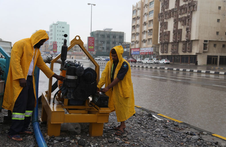 طوارىء الخدمات العامة يعد خططا لمواجهة الأمطار برأس الخيمة 