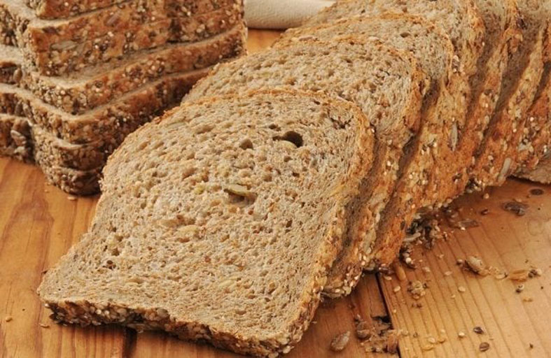 خبز القمح الكامل يمكن أن يقلل بشكل كبير من أعتى الدهون في الجسم