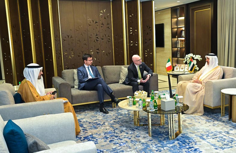 صقر غباش يبحث مع السفير الإيطالي تعزيز التعاون البرلماني