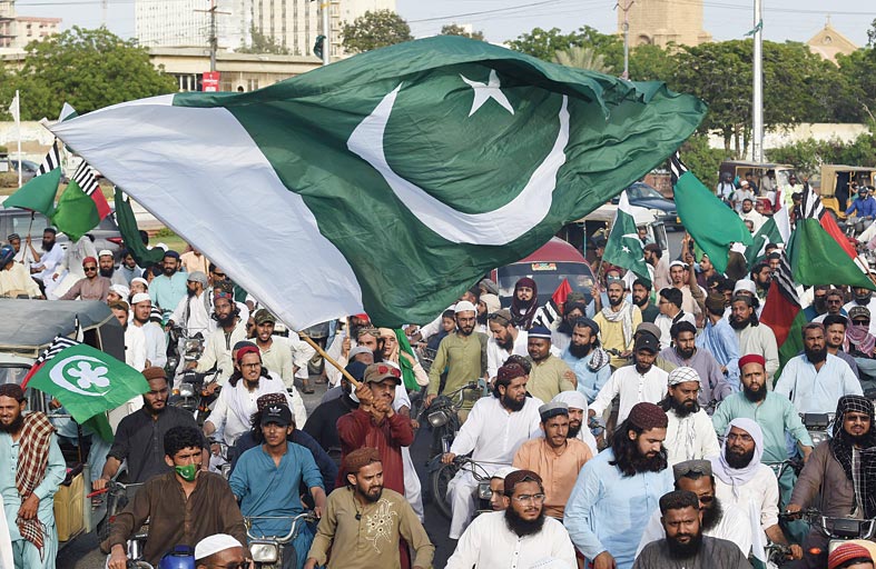 الشرطة الباكستانية تداهم منزل عمران خان