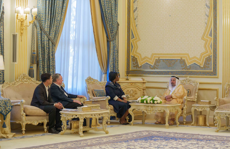 حاكم الشارقة يستقبل الرئيسة التنفيذية للمعهد الملكي البريطاني للعمارة