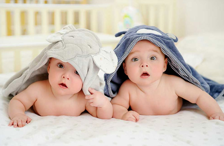 مفاجأة..  التوائم يتأخرون  مبكراً ويتفوقون لاحقاً