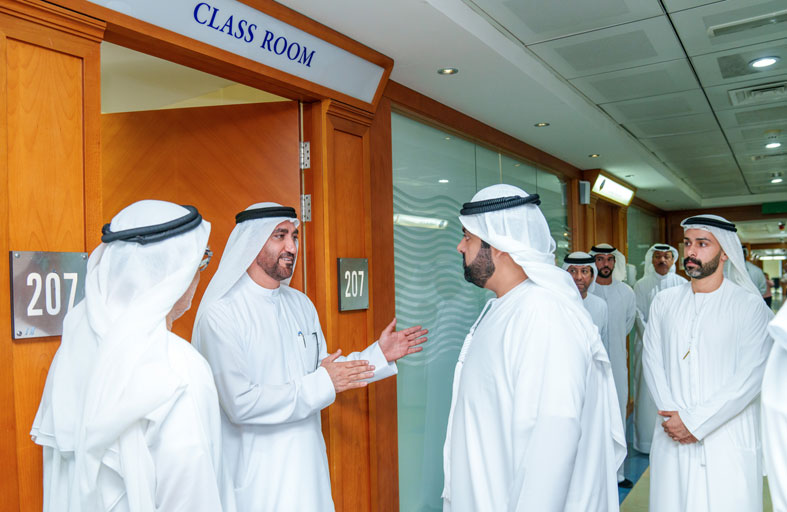 محمد الشرقي يزور أكاديمية الفجيرة للطيران ويطلع على أقسامها وبرامجها التدريبية الجديدة