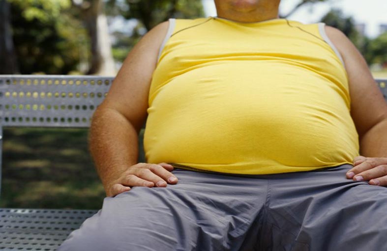 رجل سمين عالق في منزله منذ شهور