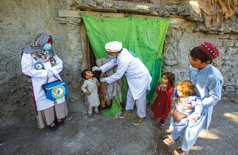 بتوجيهات رئيس الدولة .. حملة الإمارات للتطعيم تقدم نصف مليار جرعة تطعيم لأطفال باكستان ضد شلل الأطفال