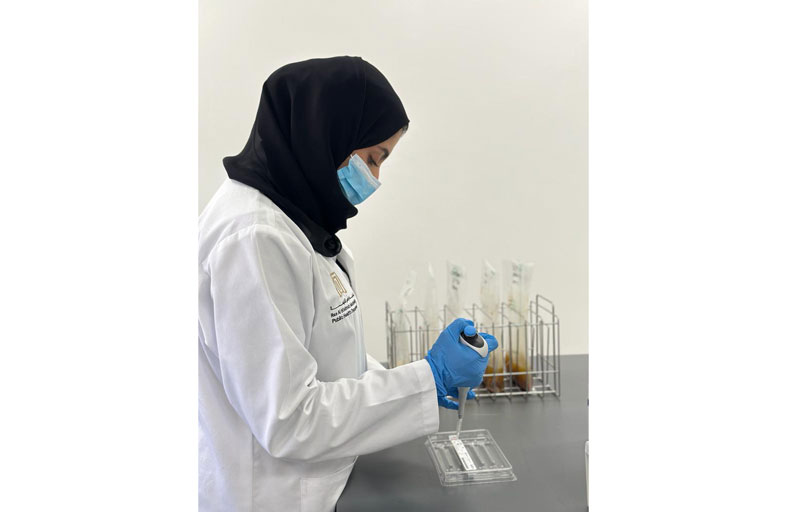 فحص 2781 عينة غذائية وبيئية في مختبرات بلدية رأس الخيمة