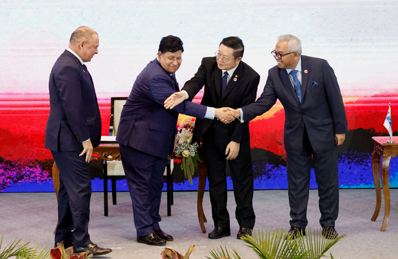 وزراء خارجية آسيان يجتمعون لمراجعة خطة السلام المتعثرة في ميانمار