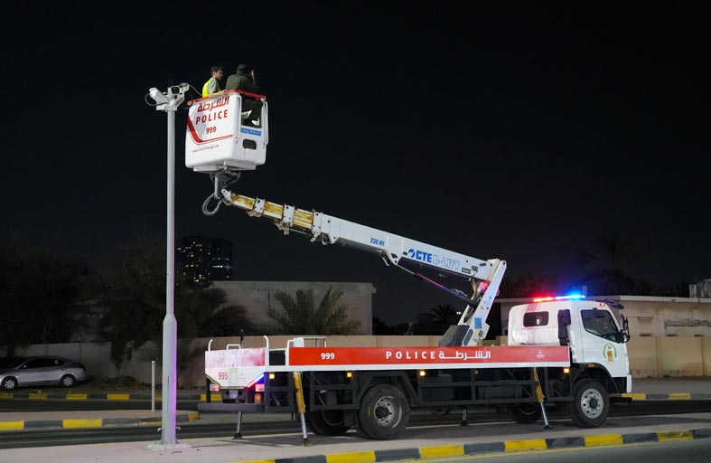 شرطة رأس الخيمة تعزز طرقات الإمارة بمنظومة كاميرات تحلل وترصد وتدعم الذكاء الاصطناعي