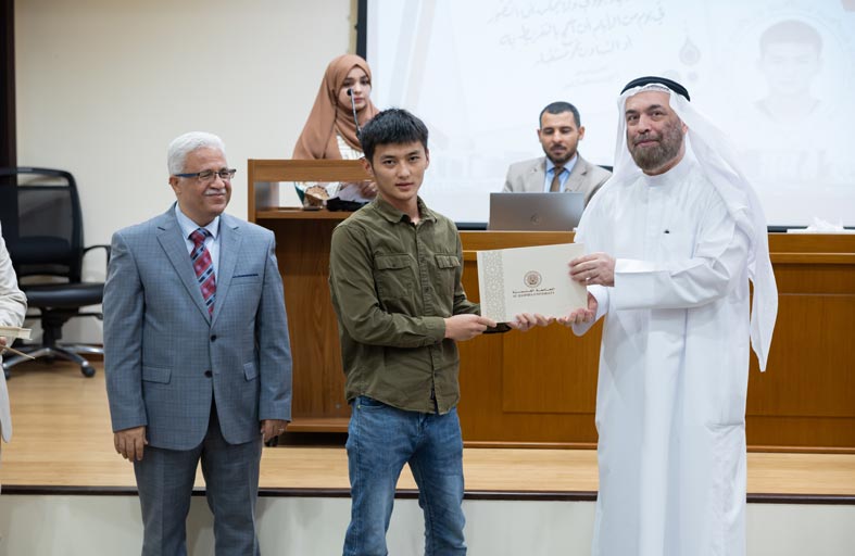الجامعة القاسمية تكرم الطلبة الفائزين بجوائزها الثقافية