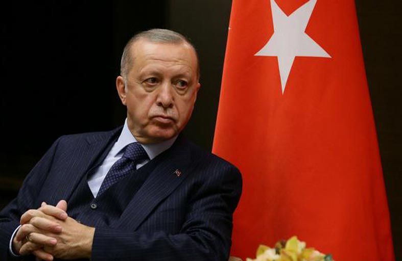 أردوغان يعتمد دبلوماسية نشطة لتعزيز موقعه 