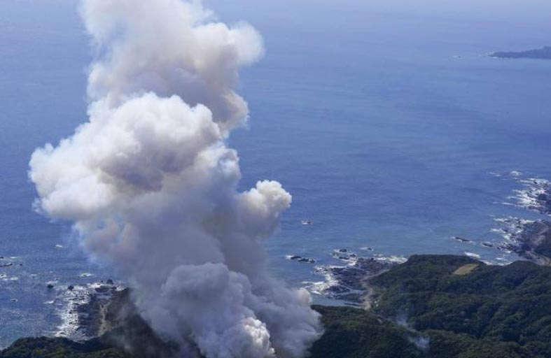 انفجار صاروخ فضائي عند إطلاقه في اليابان 